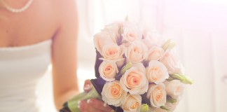 abiti-da-sposa-2017-tendenza-fiori-petali